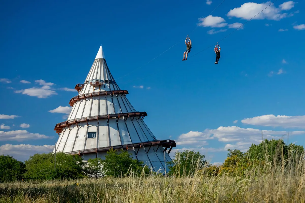 Seilrutsche ElbauenZip im Elbauenpark Magdeburg