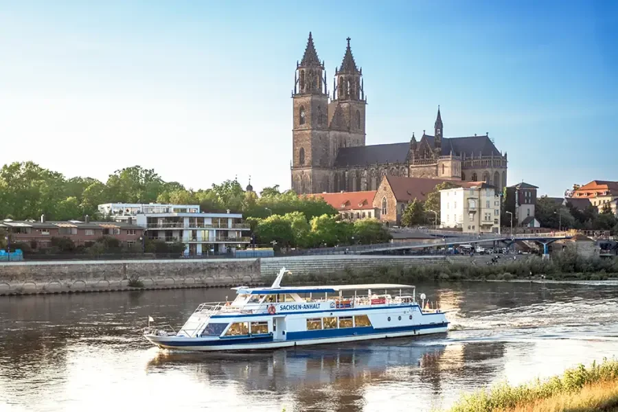 F&uuml;hrung entlang der Elbe