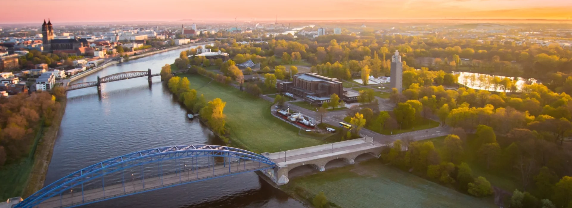 Stadthalle Magdeburg im Stadtpark Rotehorn