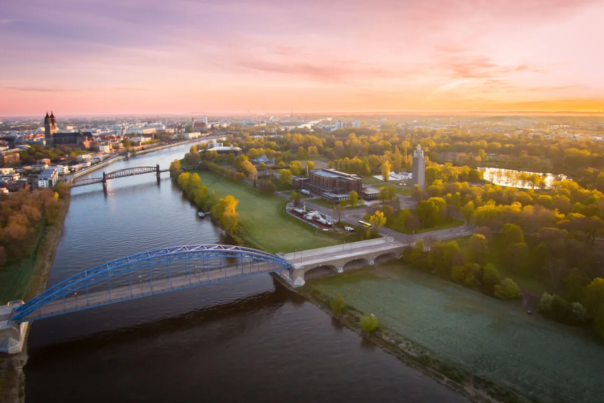 Stadthalle Magdeburg im Stadtpark Rotehorn