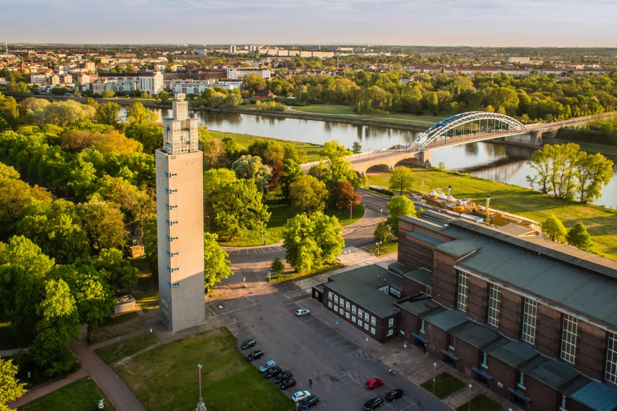Stadthalle Magdeburg im Stadtpark Rotehorn