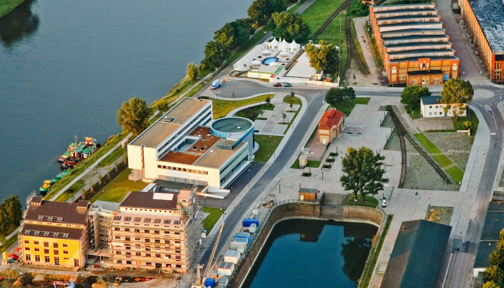Magdeburgs Hafen: zwischen Wasser, Wirtschaft und Wandel