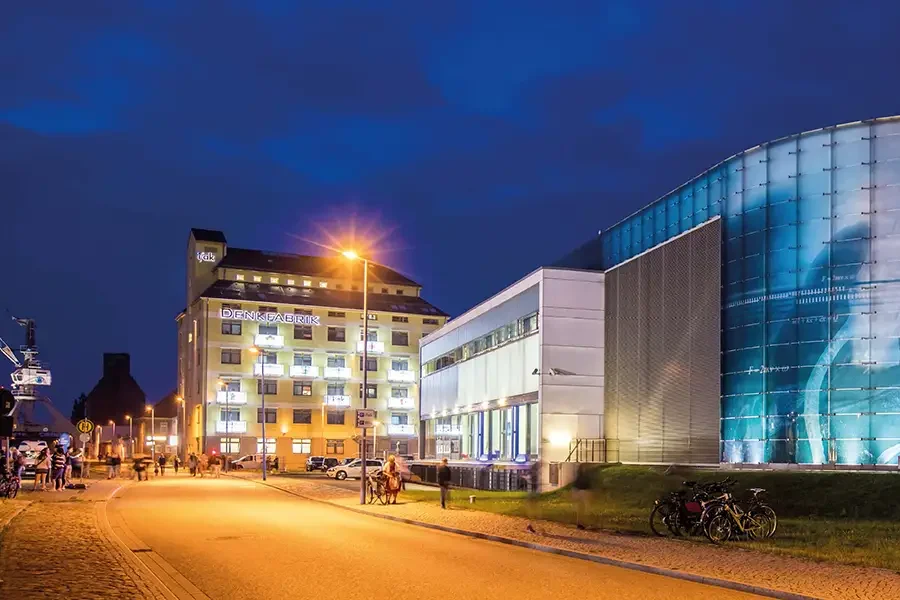 Tour durch den Wissenschaftshafen