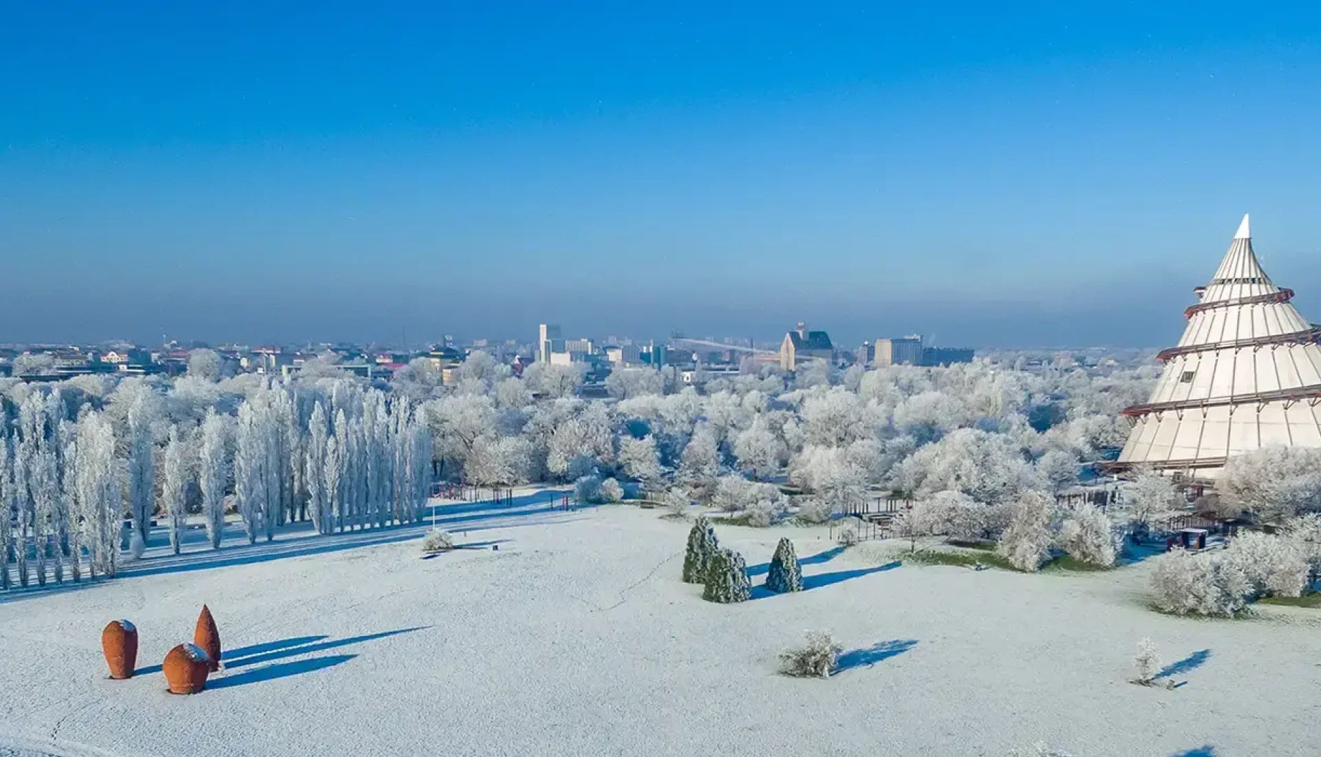Strahlende Weihnachts- und Winterlandschaft