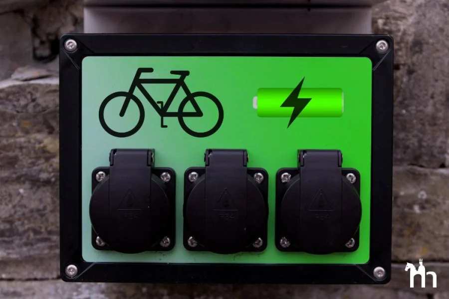 E-Bike an einer Ladestation