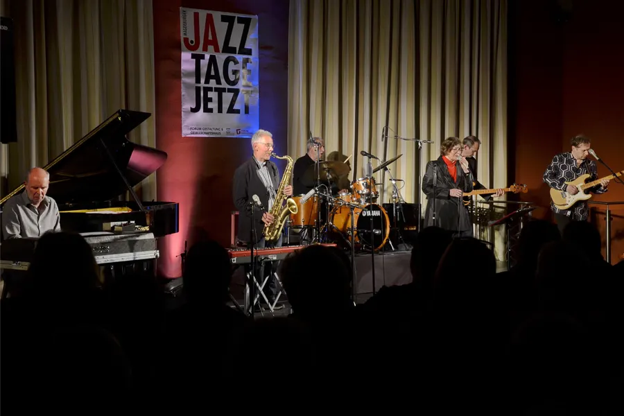 Uschi Bruning, Gunther Fischer und Band | Foto: Winkler Jazz