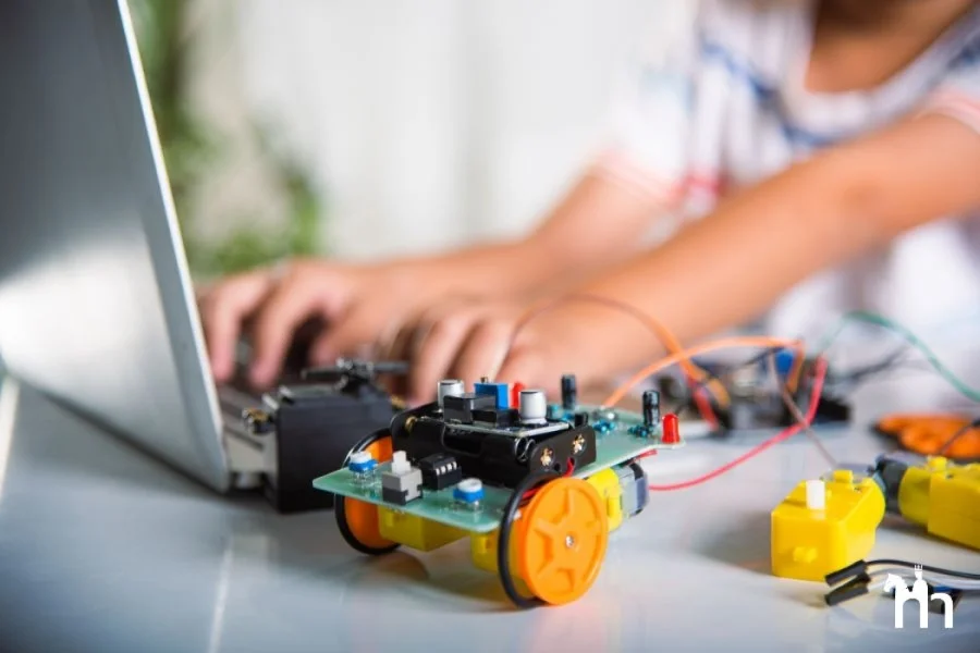 Teaser Roboterkurs | Foto: Canva, sorapop udomsri