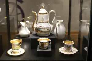 Vitrine mit Kaffekanne und Sahnekaennchen | Foto: Kulturhistorisches Museum Magdeburg. Julius Schüler